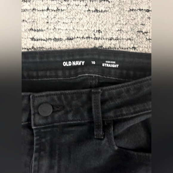 Old Navy High-Rise Straight Jeans - Picture 3 of 3